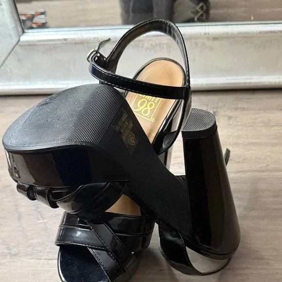 Speed Limit 98 Black Strappy Platform Heels - Picture 4 of 4